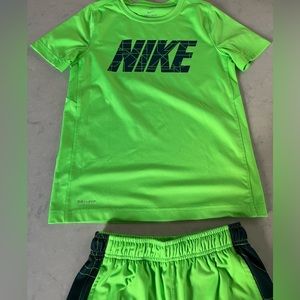 Like New Neon Green Boys Nike Set Size Medium Age 10/12